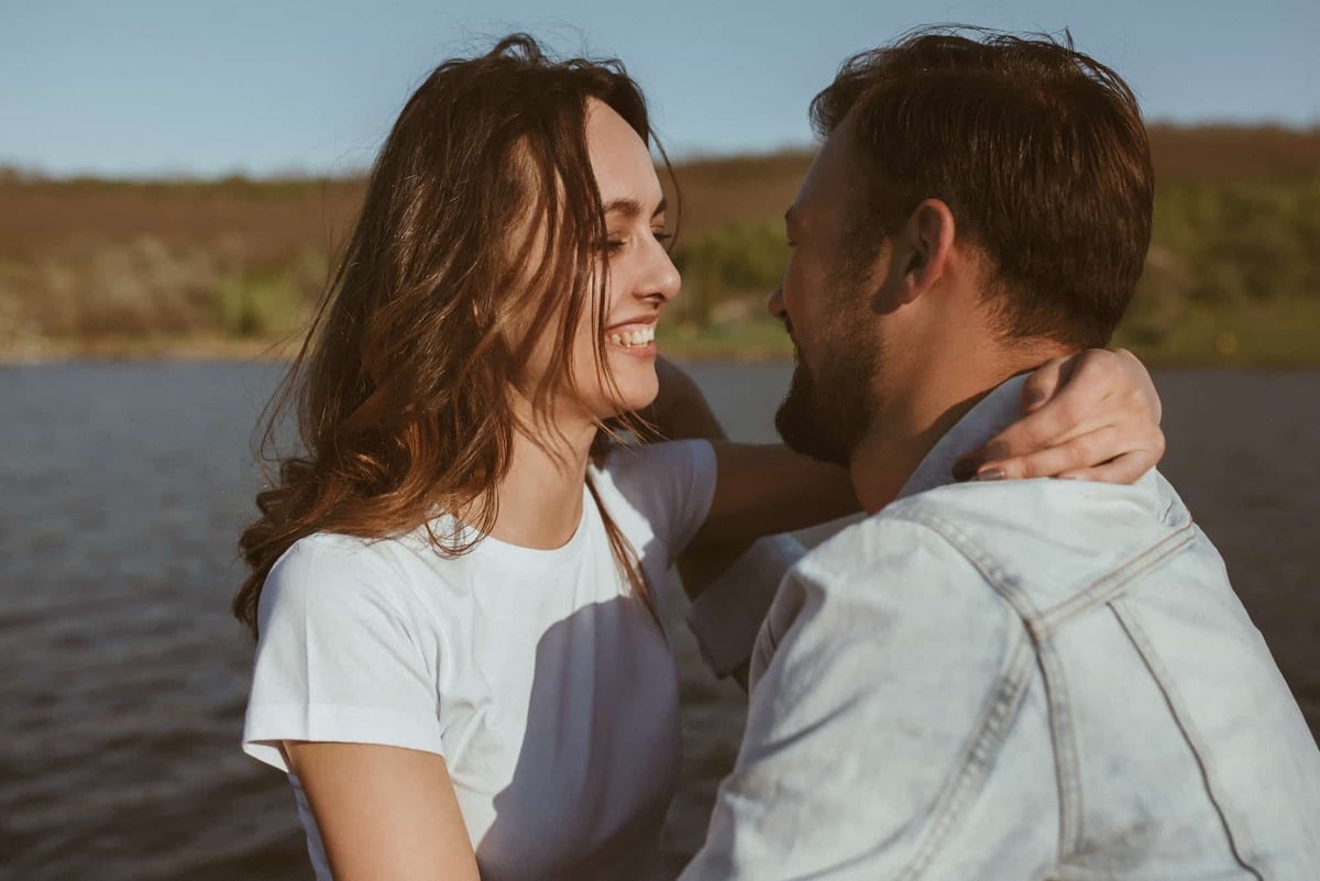 Signs Capricorn woman has feelings for you