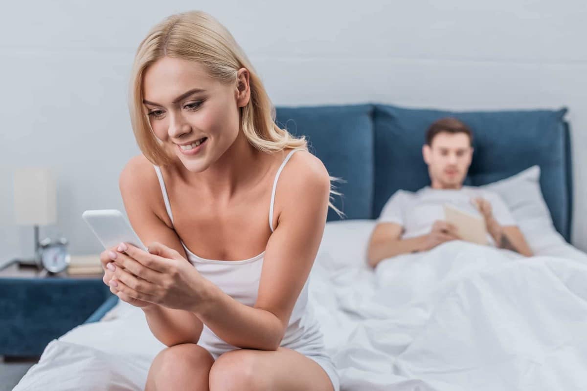 How To Tell If Your Girlfriend Is Cheating On You For Sure Signs